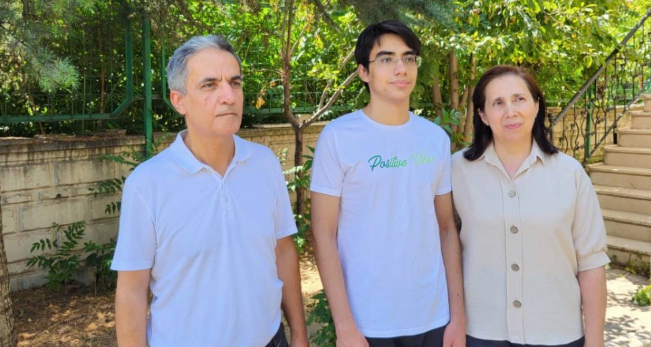 Bahçeşehir Koleji İzmir 50. Yıl Kampüsü öğrencisi Mehmet Sarak, YKS İngilizce birincisi oldu