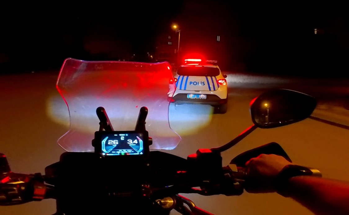 "Dur" ihtarına uymayan ehliyetsiz sürücü 3. kez alkolü yakalandı