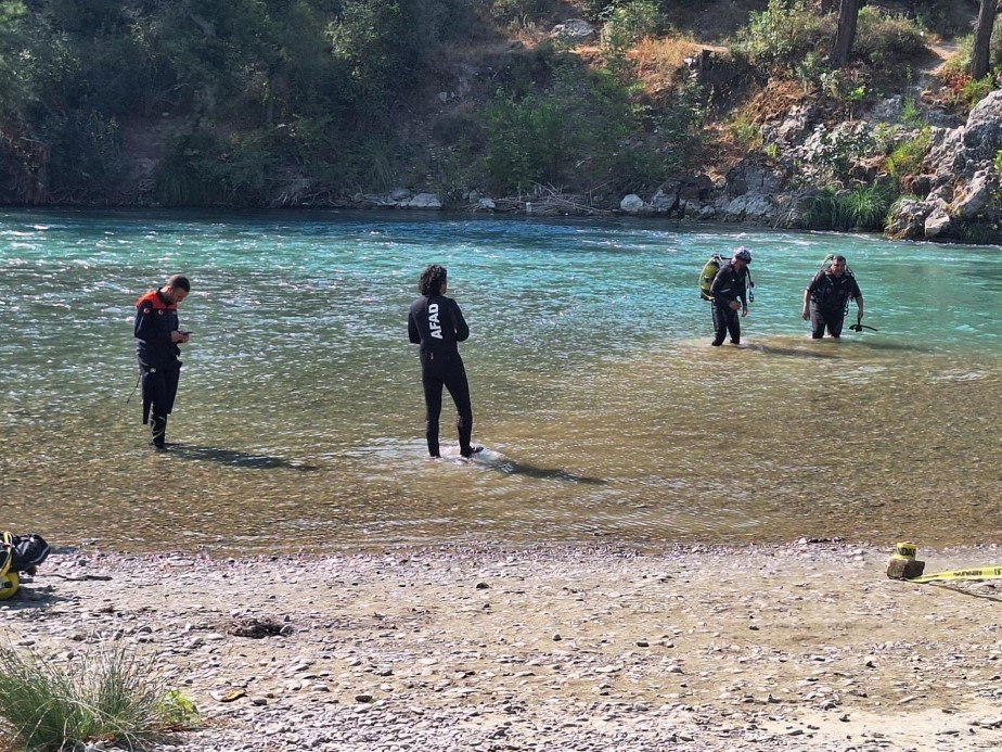 Antalya’da akıntıya kapılarak kaybolan genci arama çalışmaları sürüyor