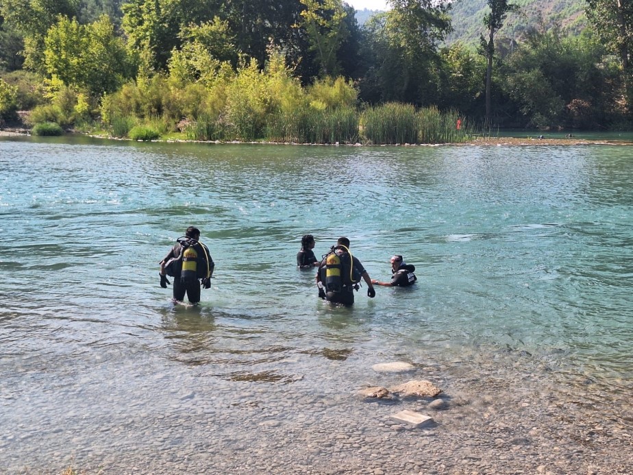 Antalya’da akıntıya kapılarak kaybolan genci arama çalışmaları sürüyor
