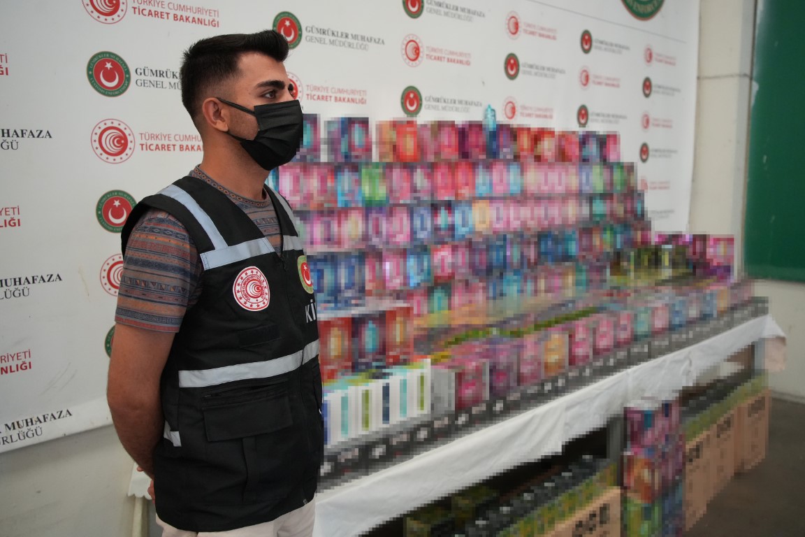 Kapıkule’de boş tankerden 10 bine yakın kaçak elektronik sigara çıktı