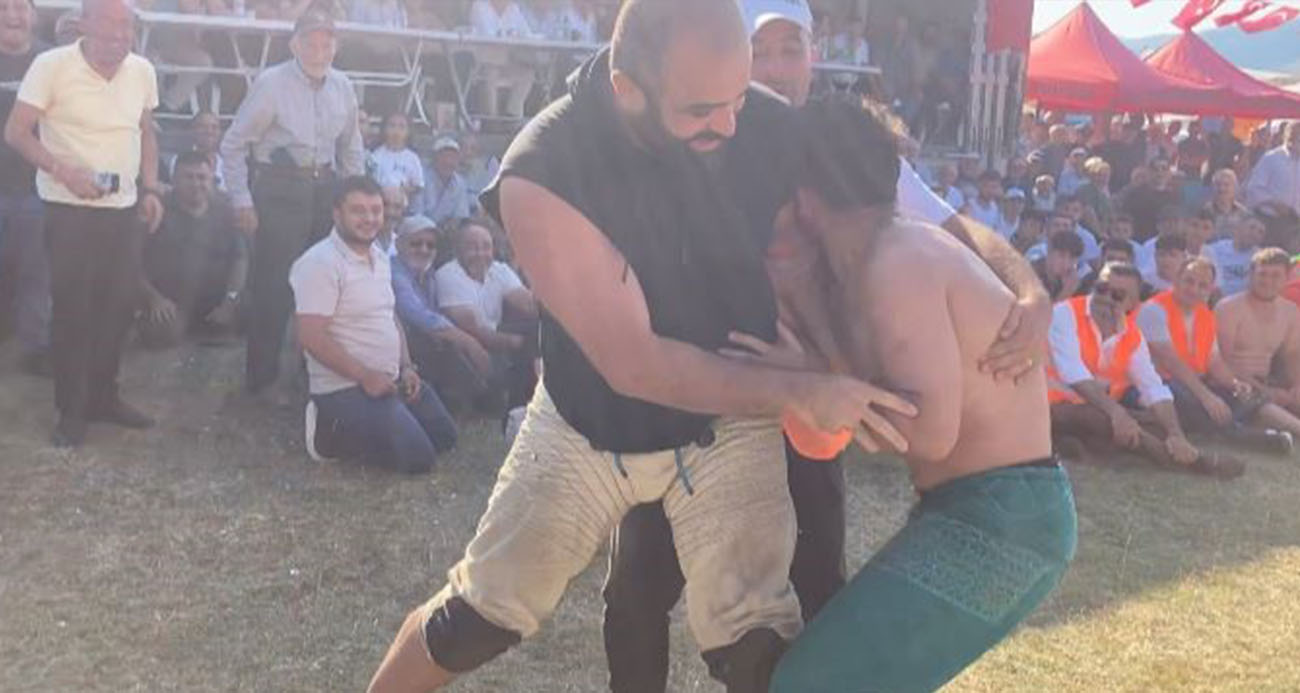 Pehlivan rakibini karıştırdı, er meydanı kahkahaya boğuldu