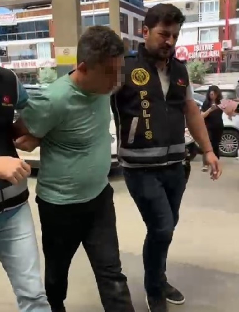 Ailesini yakarak katletmişti, gizlice defnedildi