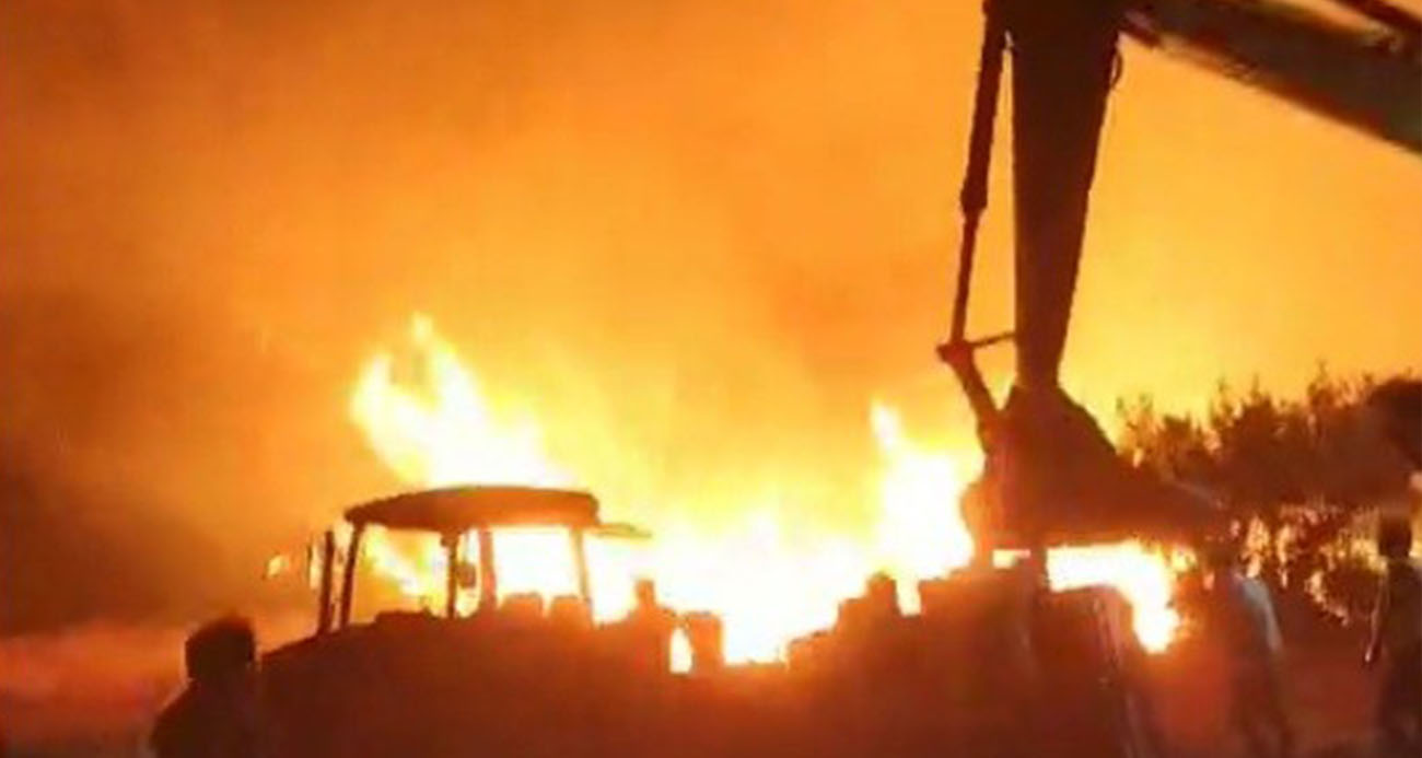 Bilecik’teki yangında traktör ve otomobil alevler arasında kaldı