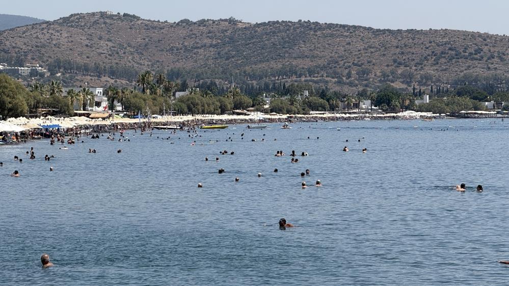 Bodrum’da termometreler şaştı, sahillerde iğne atsan yere düşmedi