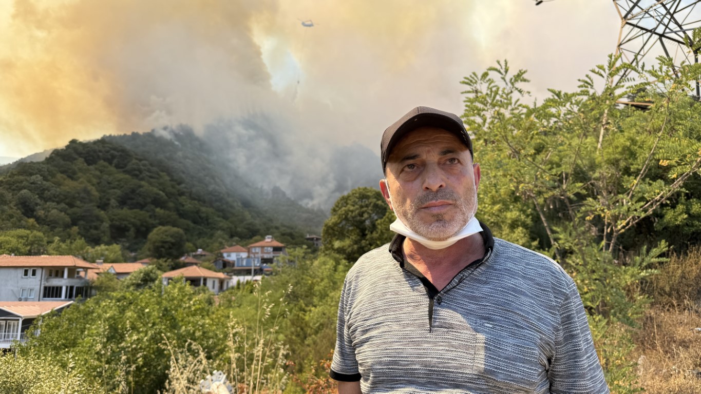 Sakarya’da alevlere müdahale sürüyor: Nuruosmaniye Mahallesi boşaltıldı