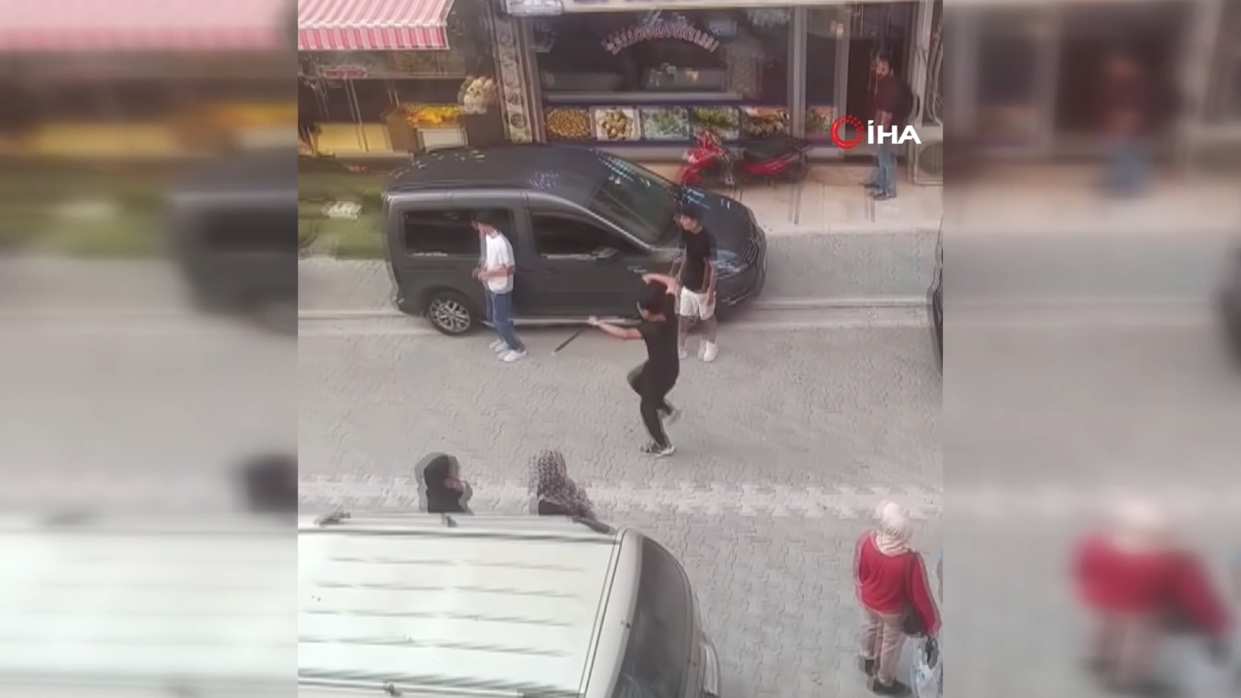 Sopayla tartıştığı adama saldırınca meydan dayağı yedi