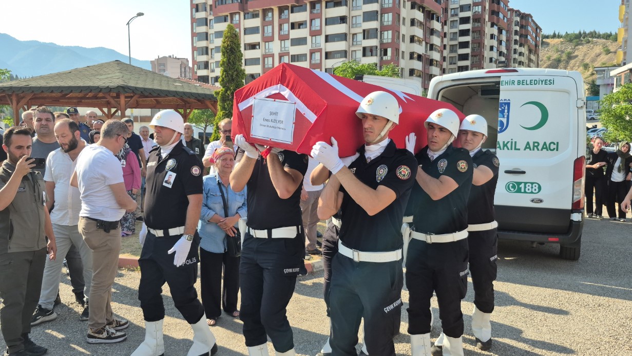 Yangında şehit olan orman muhafaza memuru son yolculuğuna uğurlandı