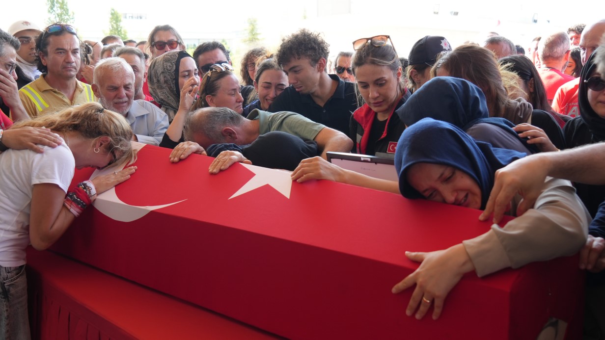 Eskişehir’de orman yangınında şehit olan 5 AKUT gönüllüsü Ankara’da son yolculuğuna uğurlandı