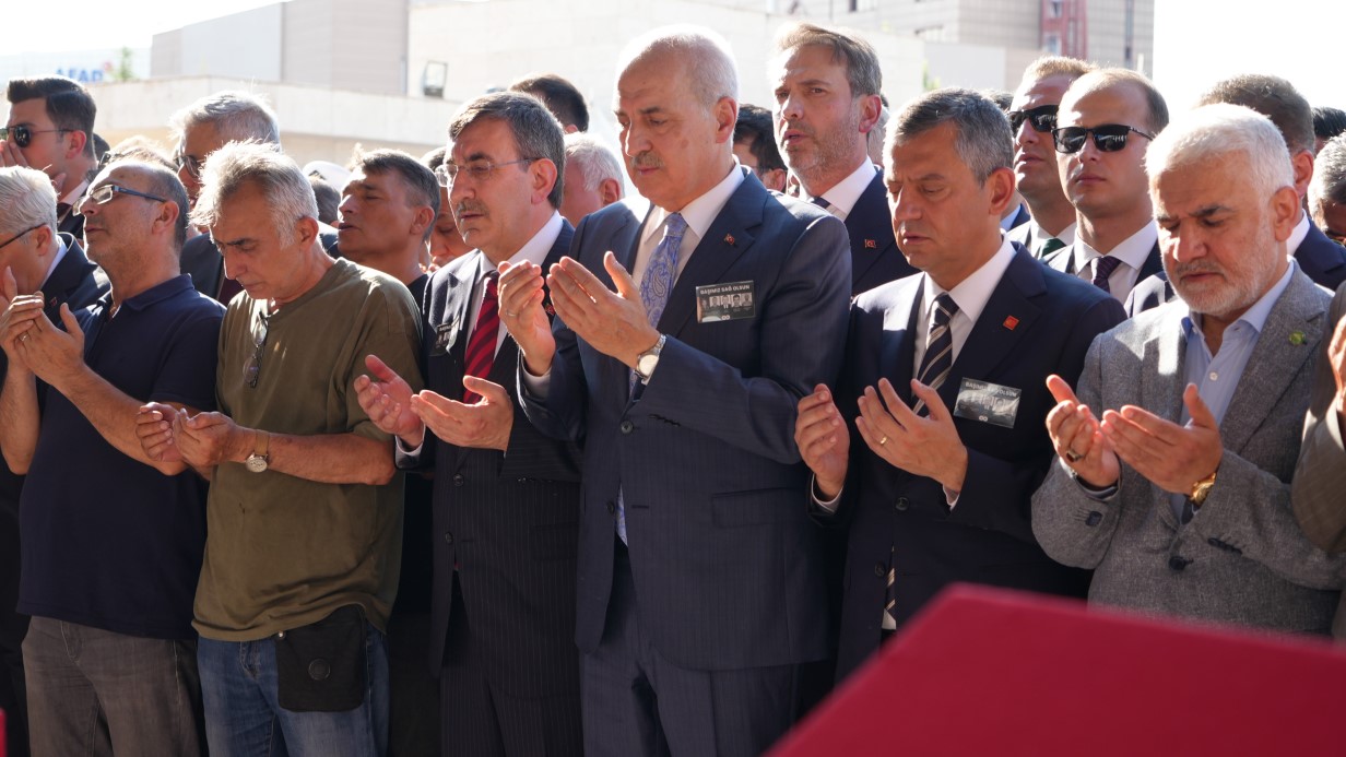 Eskişehir’de orman yangınında şehit olan 5 AKUT gönüllüsü Ankara’da son yolculuğuna uğurlandı