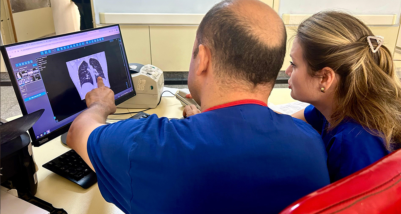 İmplant vidası ciğerine kaçan hasta ölümden döndü