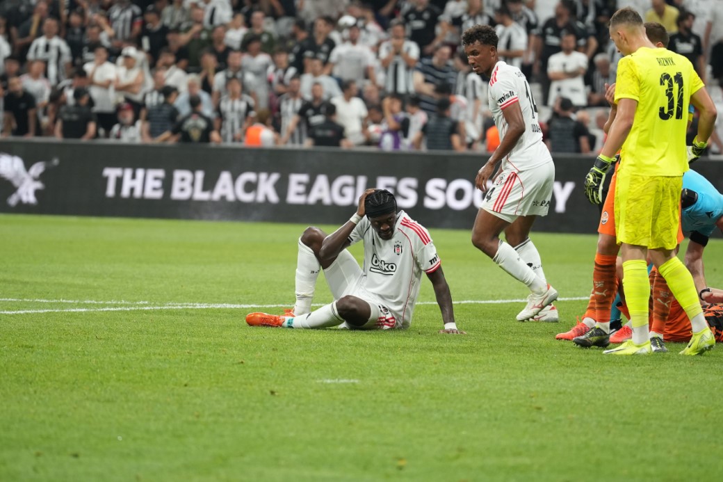 Beşiktaş ilk resmi maçında mağlup