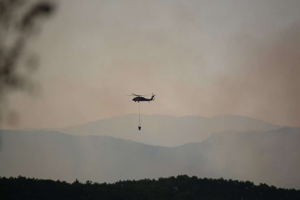 Söndürülen yangın yeniden alevlendi, 95 ev tahliye edildi