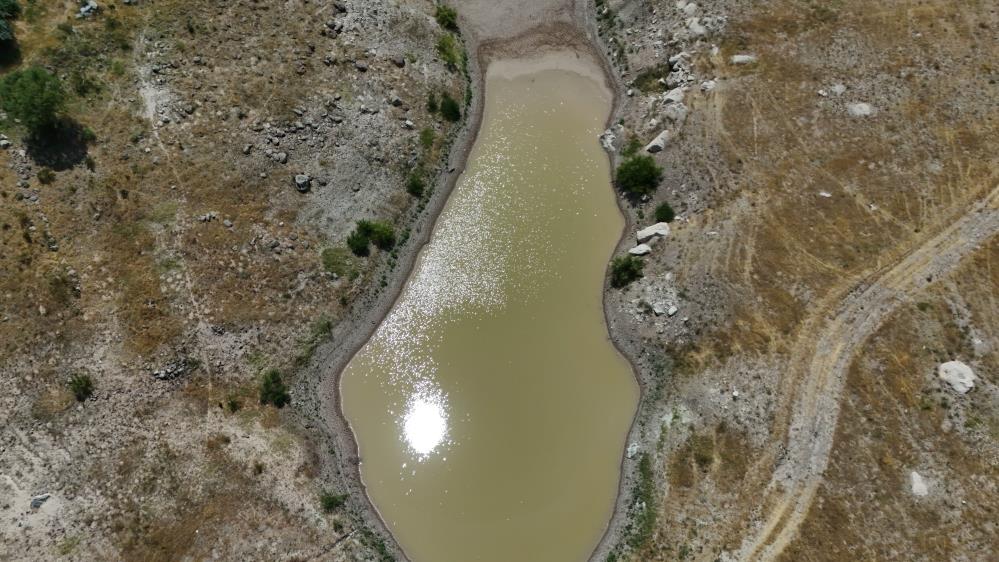 Yamula Barajı’nda sular çekildi, eski mahalle ortaya çıktı