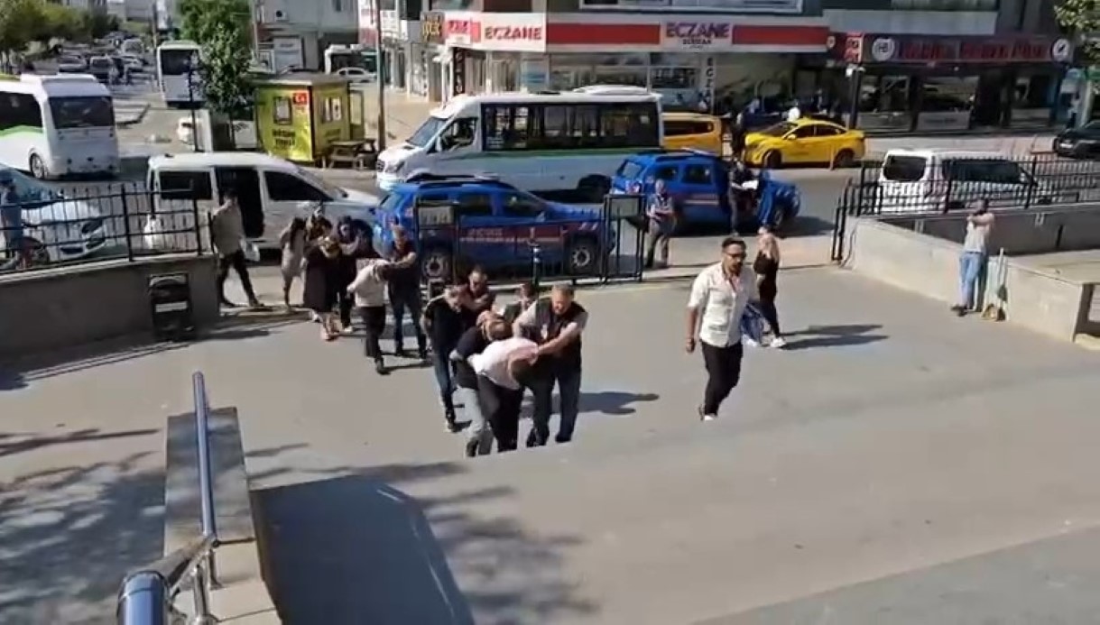 Alkollü müşterilerin kredi kartlarını izinsiz kullandığı belirlenen 4 şüpheli tutuklandı