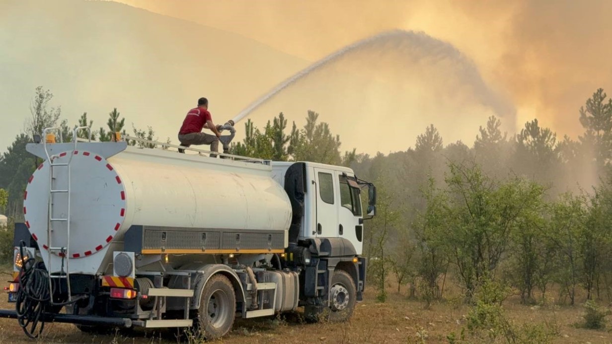 Karabük’te 54. saatine giren orman yangını sürüyor: Davutlar köyü boşaltıldı