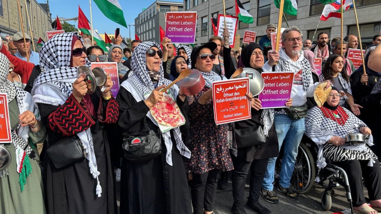 Berlin’deki Mısır Büyükelçiliği önünde "Gazze" protestosu