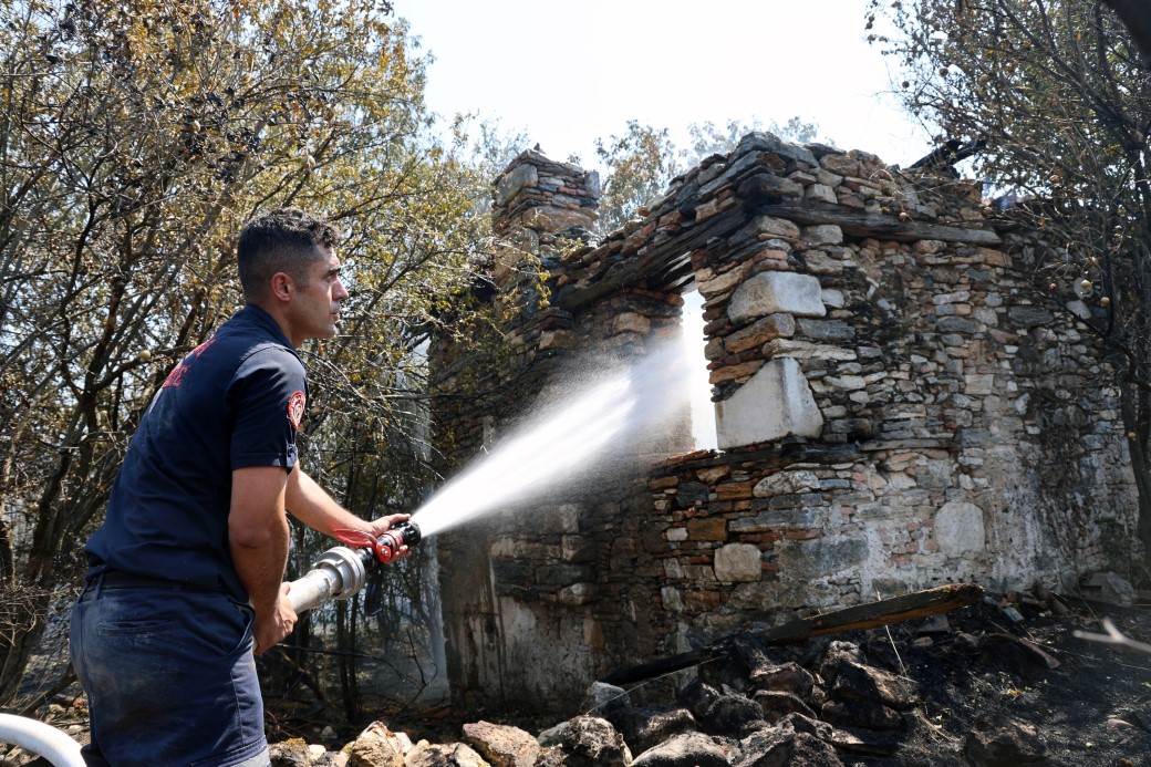 2 bin 500 yıllık antik kentin ciğerleri yandı