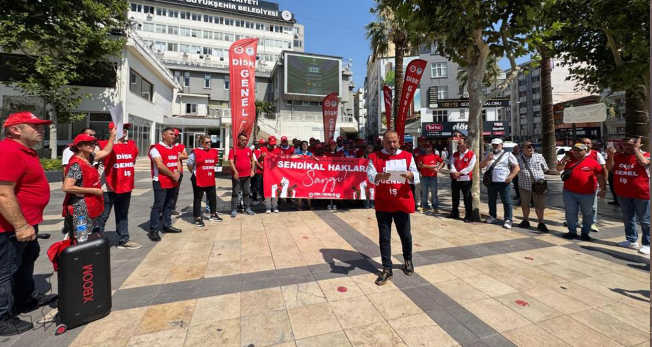 Mobbing mağduru işçiler Denizli Büyükşehir Belediyesinin kapısına dayandı