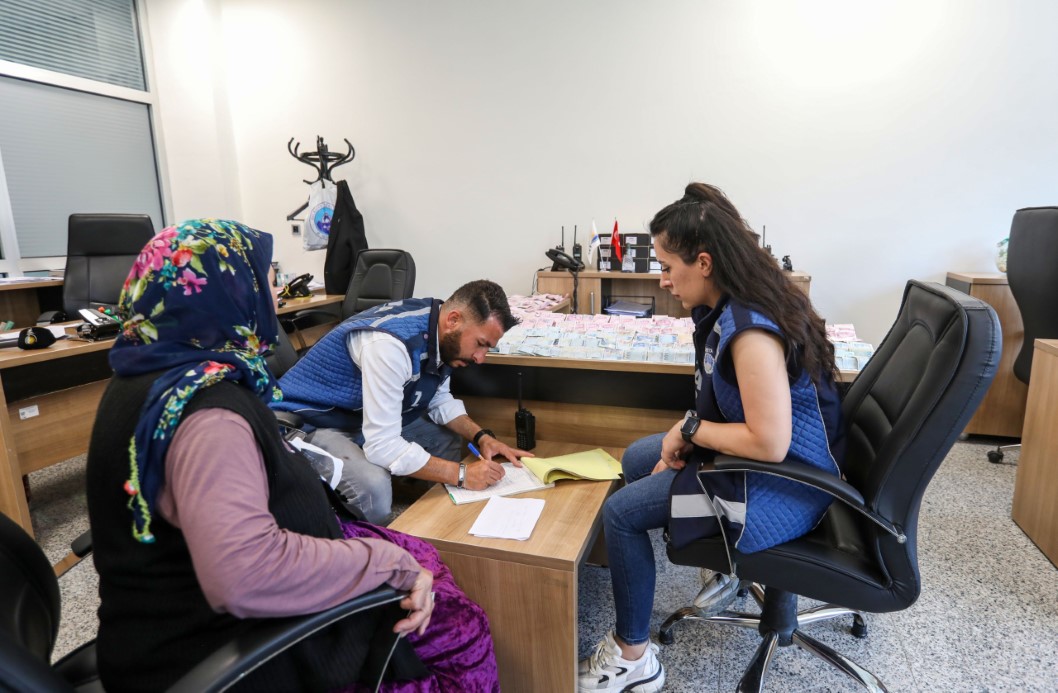 Van’da yakalanan dilencinin üzerinden 75 bin 950 TL çıktı