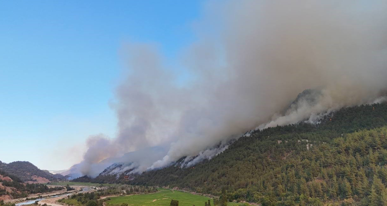 Karabük’te alevler karayoluna doğru ilerliyor