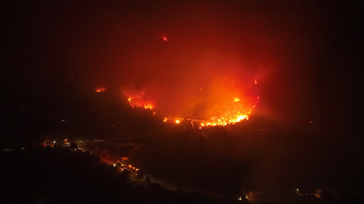 Bursa’da orman yangını 3 köyü tehdit etti, yangının havadan görüntüsü yürekleri dağladı