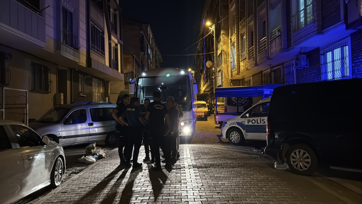 Esenyurt’ta komşu kavgasında kan aktı: 1 kişi göğsünden bıçaklandı