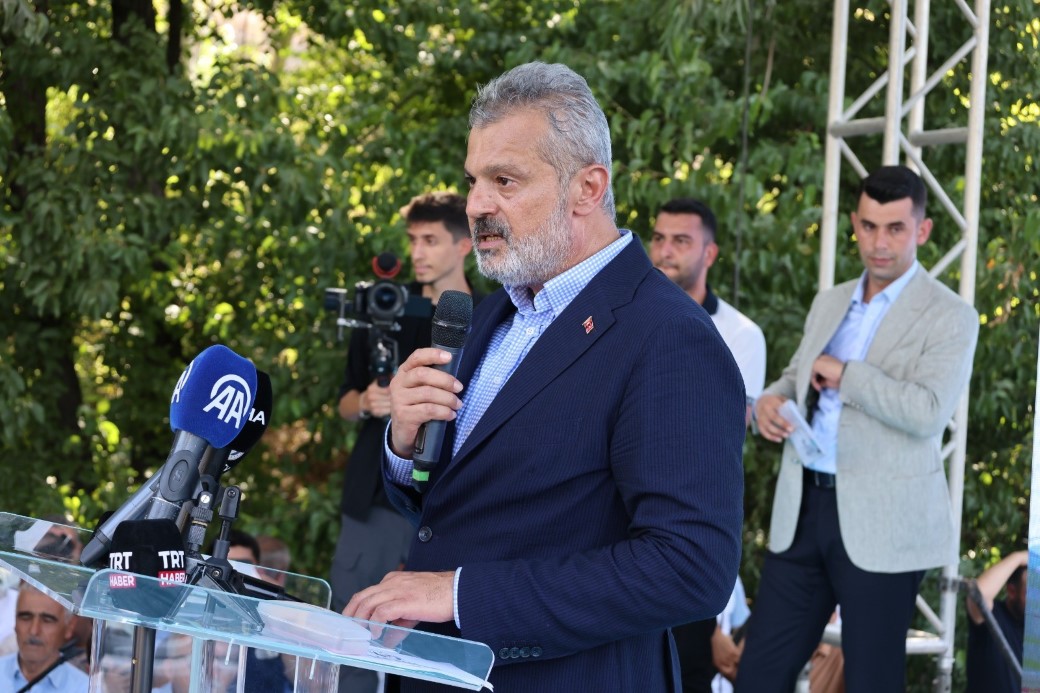 CHP’li başkanın 2 dönem vaat edip, hayata geçiremediği yolu AK Partili başkan 8 ayda yaptı