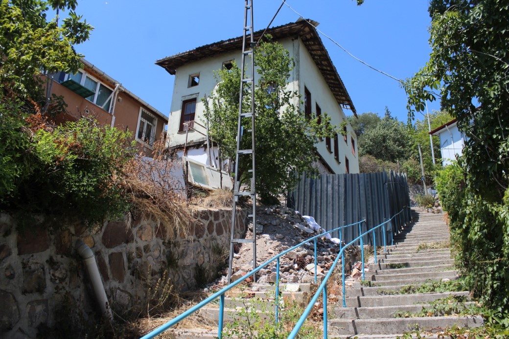 İbadete kapatılan 168 yıllık camide restorasyon çalışmaları başladı