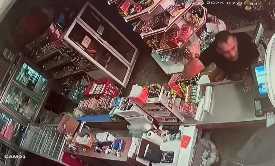 Dondurma iadesini kabul etmedi, pala ile saldırıya uğradı