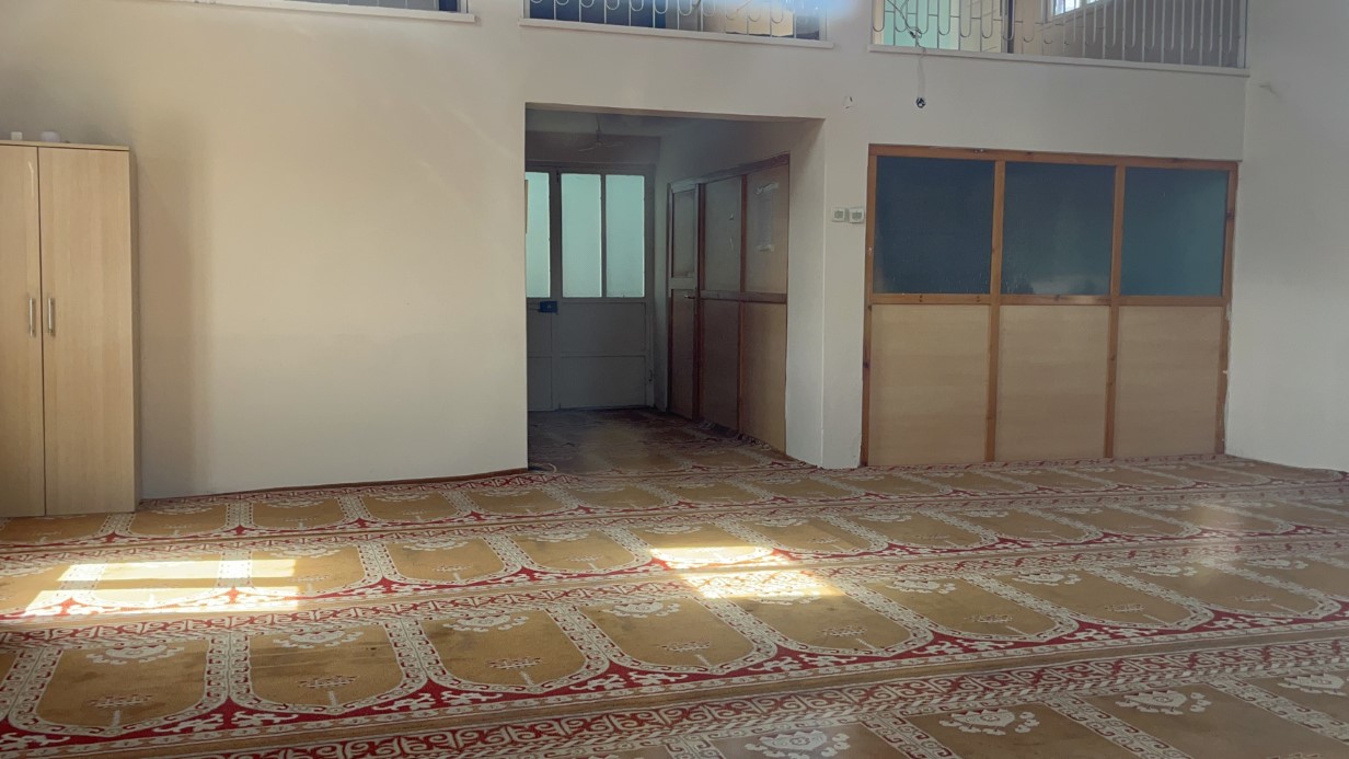 Köy kül oldu, caminin içi sağlam kaldı