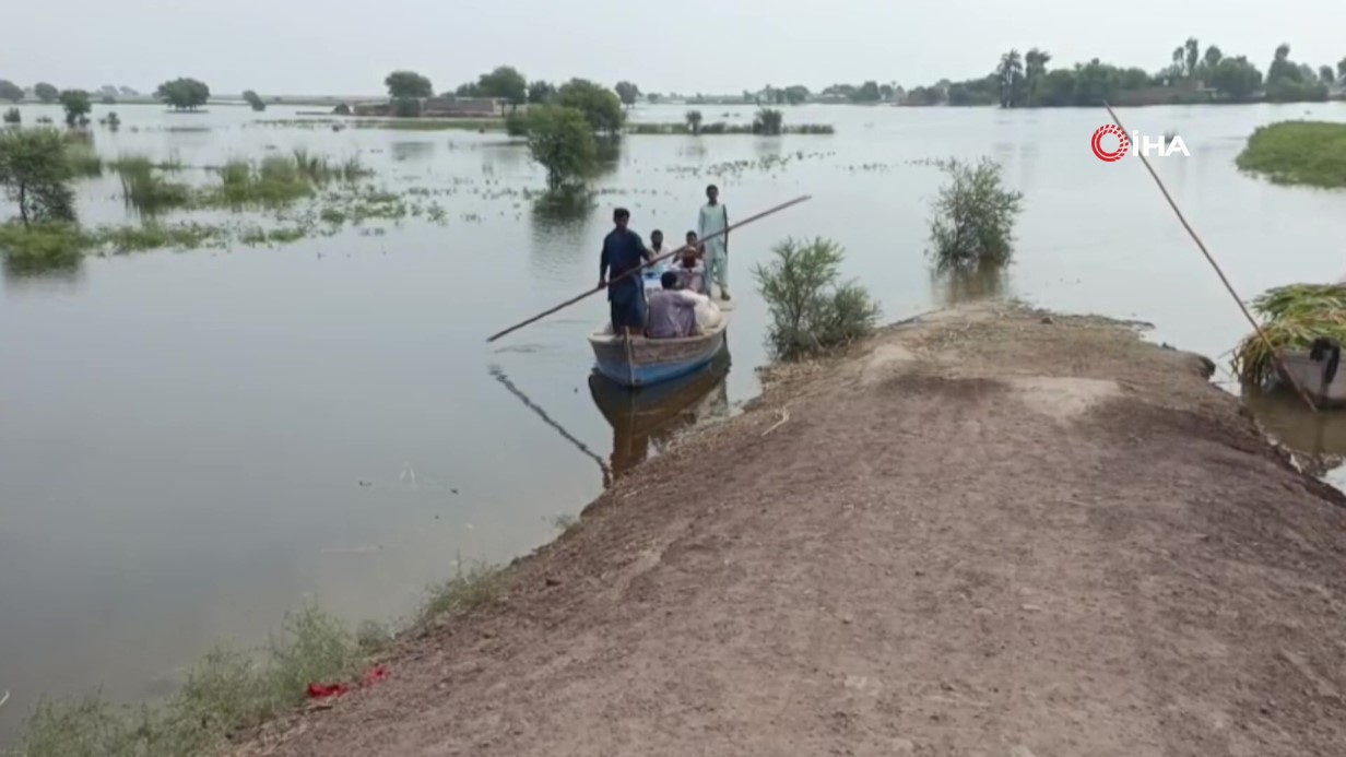 Pakistan’da muson yağışları nedeniyle hayatını kaybedenlerin sayısı 281’e yükseldi