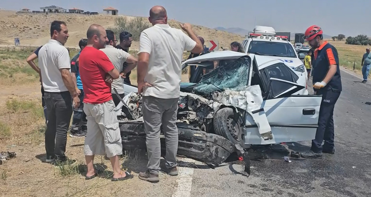 Aksaray’da otomobil ile kamyonet çarpıştı: 1 ölü, 3 yaralı