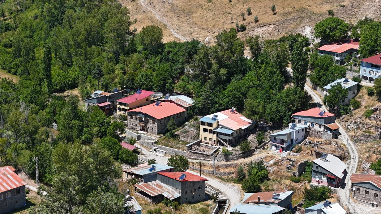 Bozkırın ortasında vahayı andırıyor, yeşilliği ile dikkat çekiyor