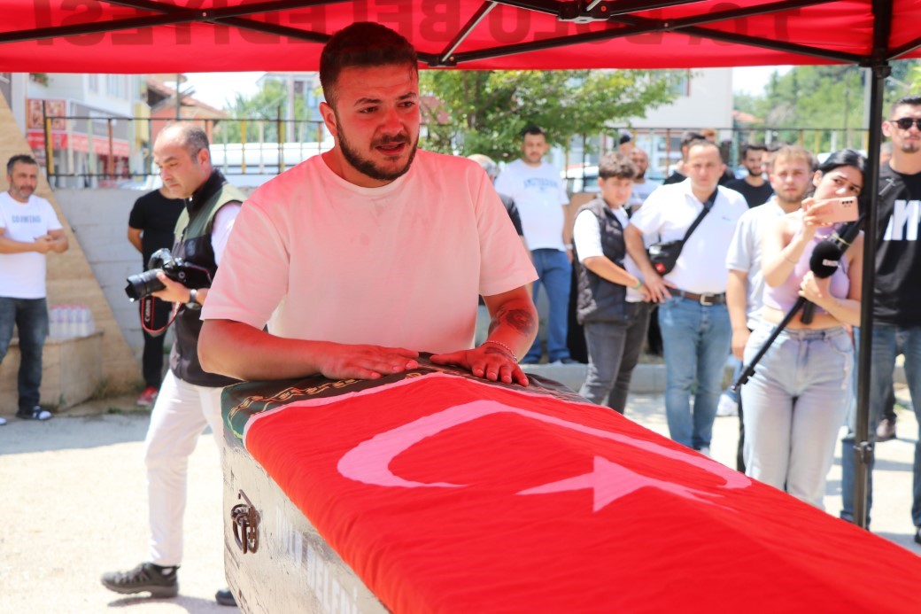 Bolu’nun gönüllü kahramanı gözyaşlarıyla son yolculuğuna uğurlandı