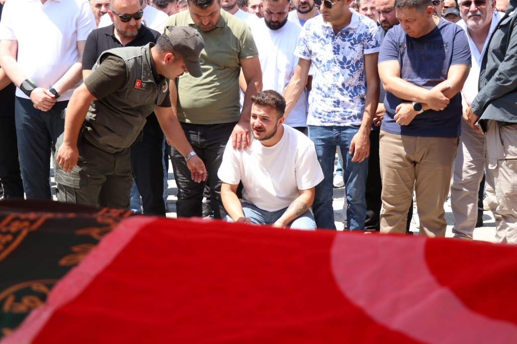 Bolu’nun gönüllü kahramanı gözyaşlarıyla son yolculuğuna uğurlandı