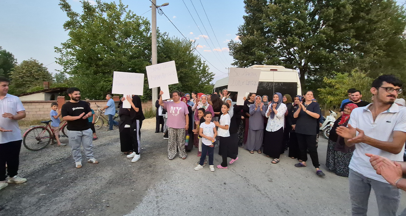Susuz kalan 3 köyün sakinleri yol kapattı