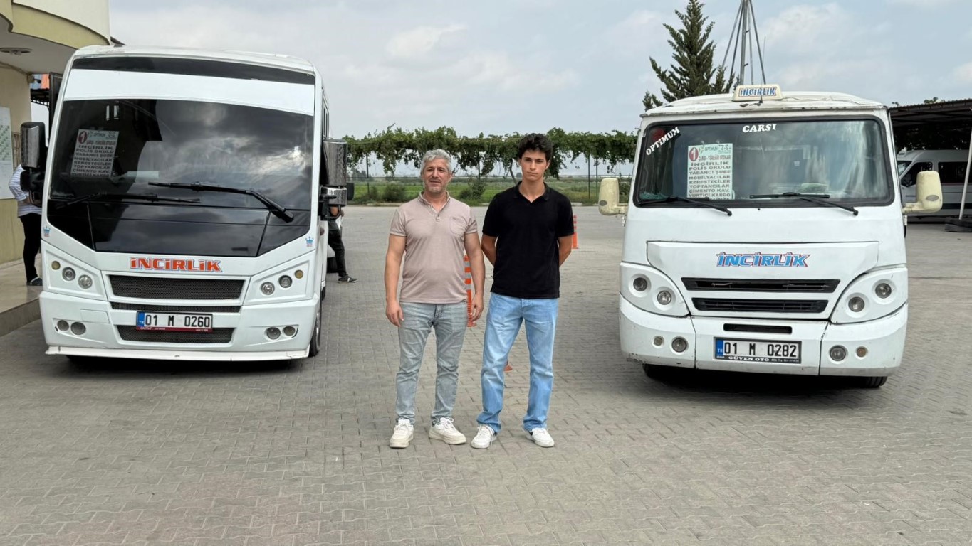Dolmuşta 700 doları düşürdü, diğer yolcu kendi parası gibi cebine attı