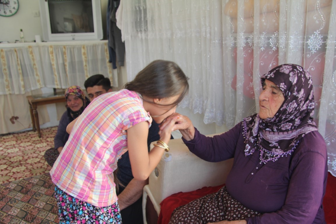 101 yaşındaki Ayşe nine yıllara meydan okuyor