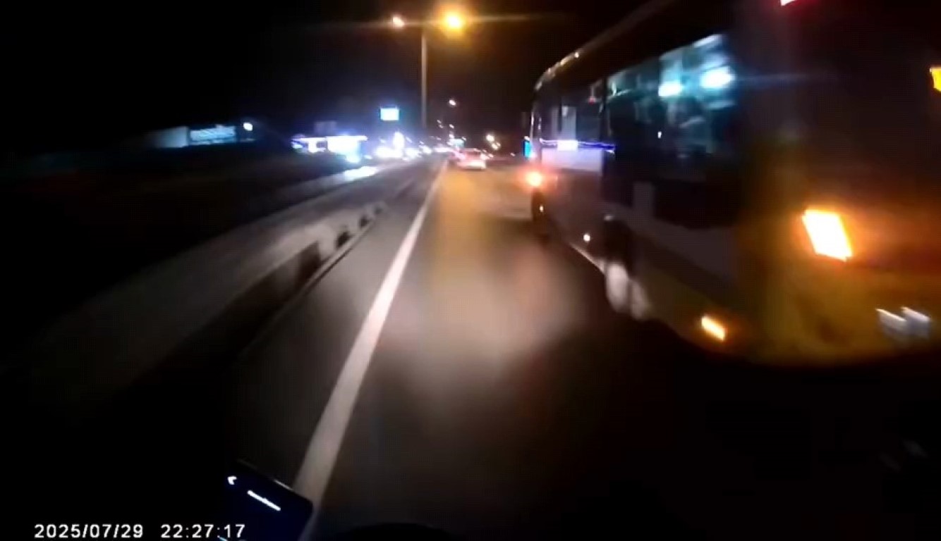Bursa’da otobüs şoförü ile motosiklet sürücüsü arasında yol verme tartışması