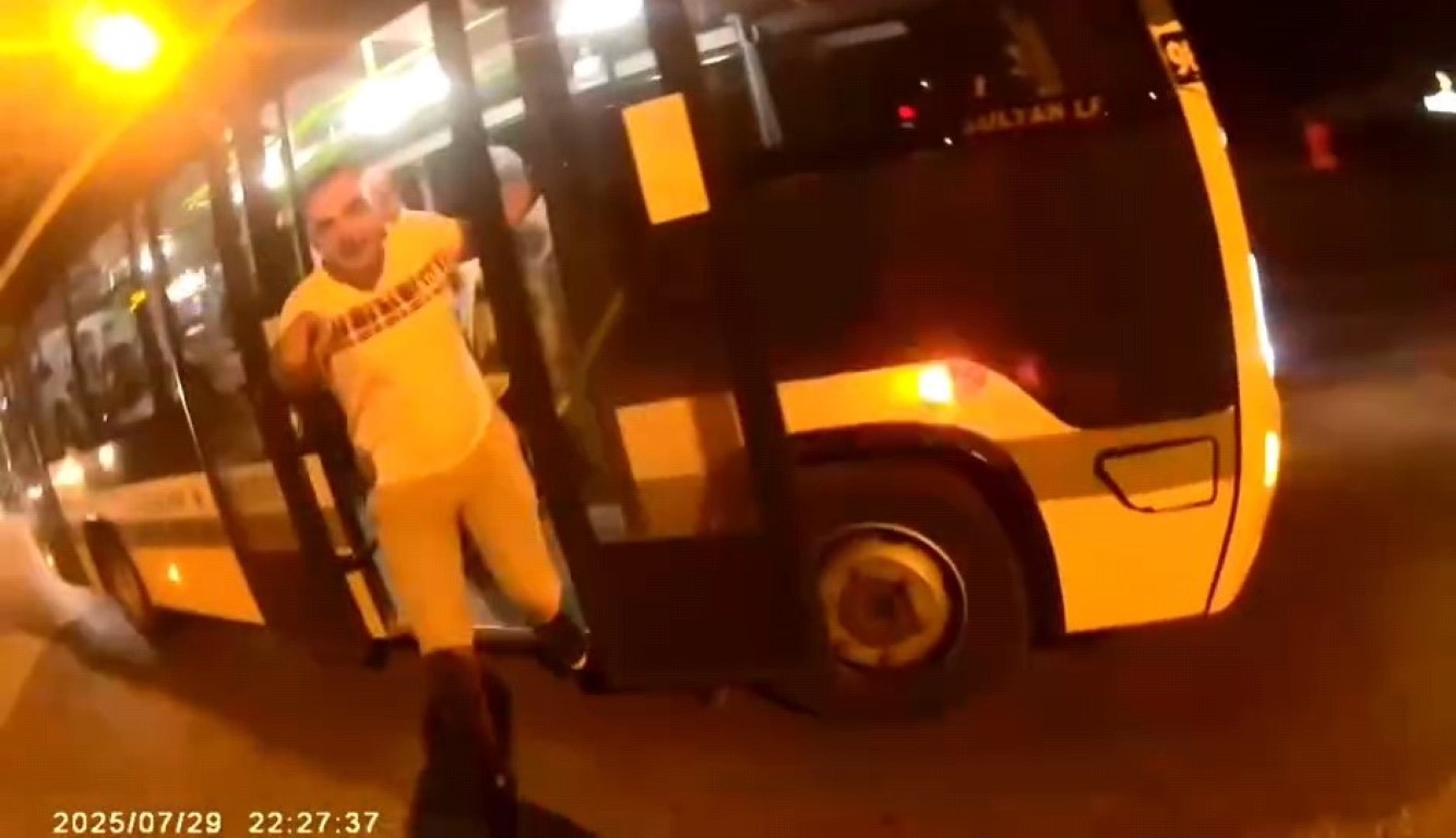 Bursa’da otobüs şoförü ile motosiklet sürücüsü arasında yol verme tartışması