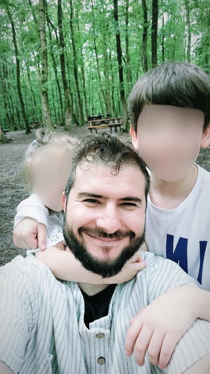 Kızını döven babayı uyardı diye, eşinin gözleri önünde bıçaklanarak öldürüldü