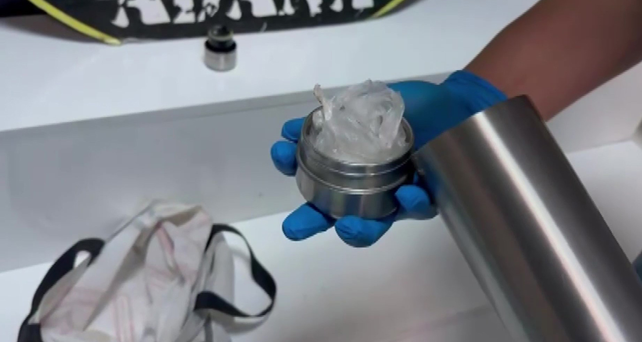 Termosa zulaladığı uyuşturucuyu polis buldu, ‘içiciyim’ savunması yaptı