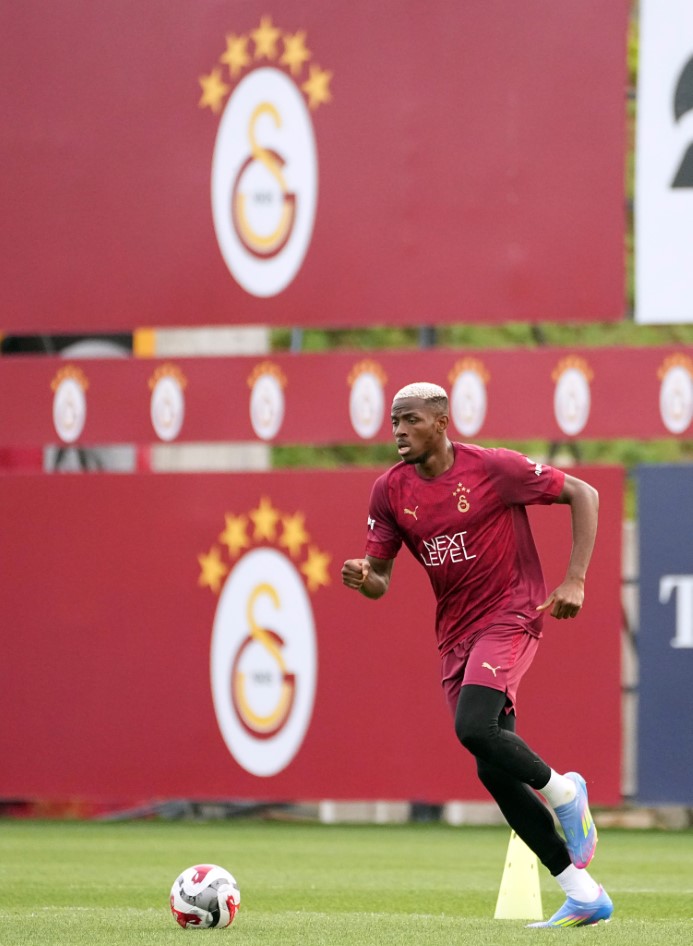 Osimhen, Galatasaray formasıyla ilk antrenmanına çıktı