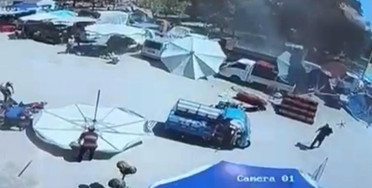 İzmir’de pazar şemsiyesi hamile kadın ve çocuğunun üzerine düştü