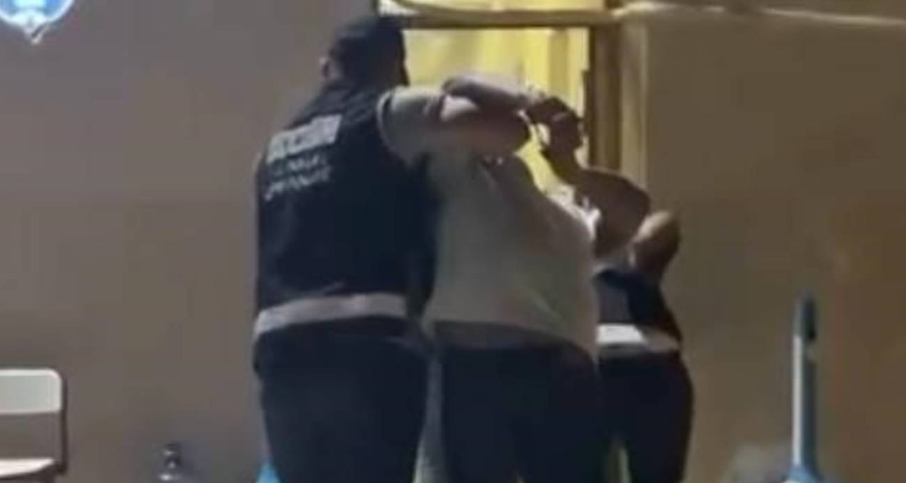 Çeşme’de eğlence mekanında silahlı kavga: 2 yaralı, 2 gözaltı