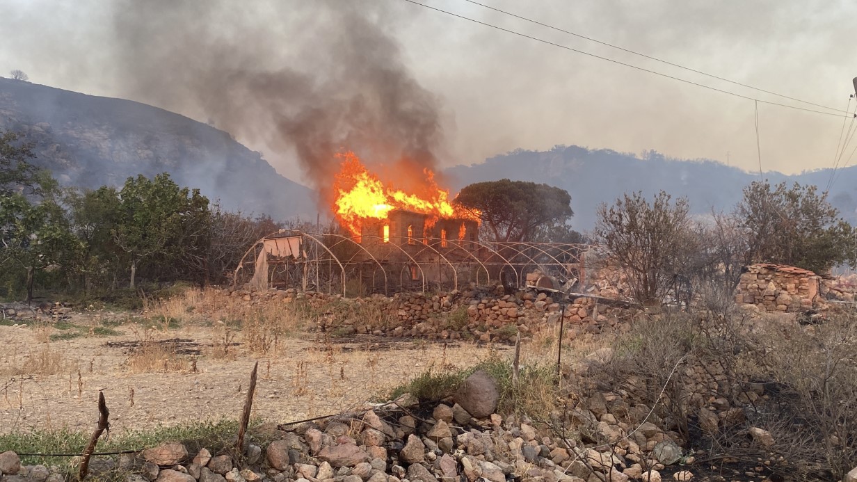 Çanakkale’de 4 köyün etkilendiği orman yangınını akli dengesi yerinde olmayan 2 kişinin çıkardığı belirlendi