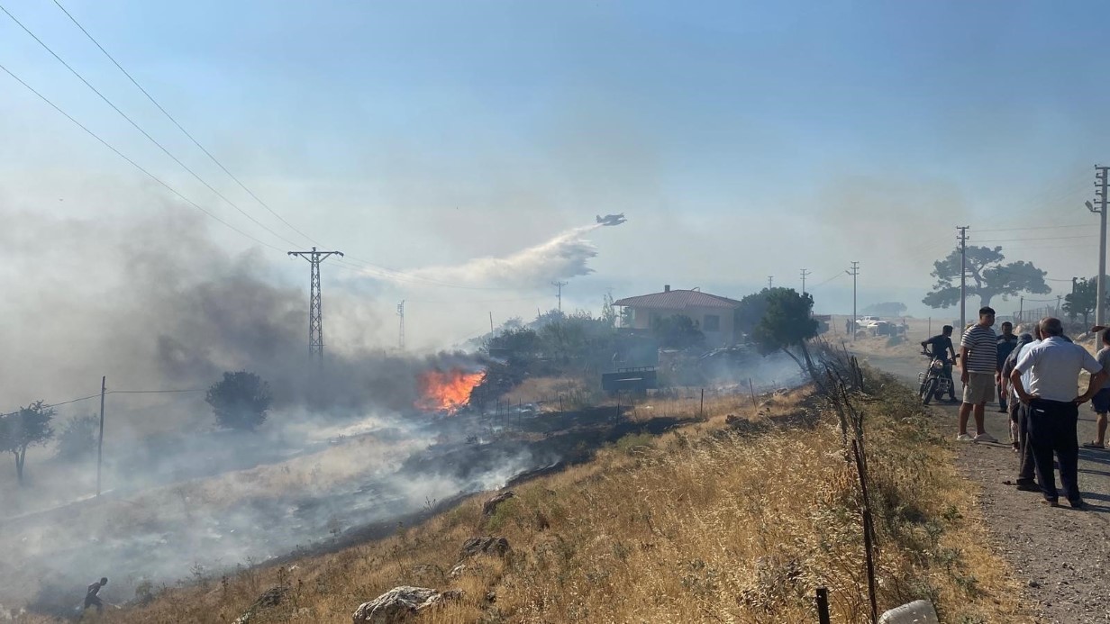 Çanakkale’de 4 köyün etkilendiği orman yangınını akli dengesi yerinde olmayan 2 kişinin çıkardığı belirlendi