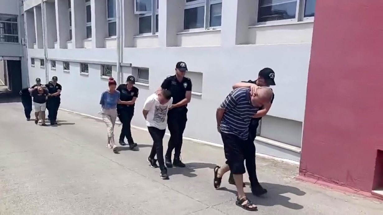 Torbacılara şafak baskını, ev tipi serada uyuşturucu yetiştirmişler: 8 tutuklama