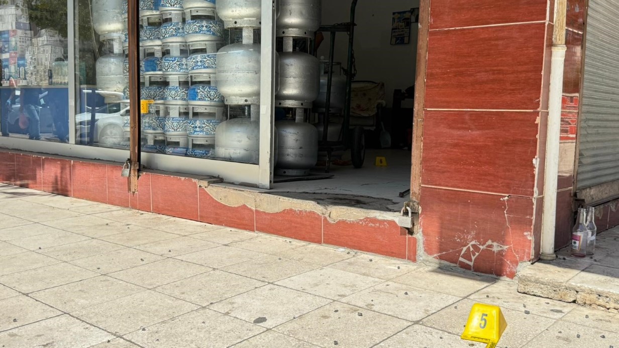 Diyarbakır’da silahlı kavgada facianın eşiğinden dönüldü: Kurşunlar tüp dolu dükkana isabet etti
